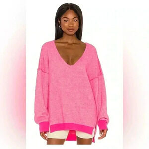 🩷Free People
Sweater Weather V Neck in Hot Pink Combo Size S🩷